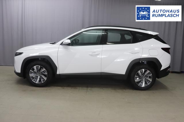 Hyundai Tucson 1.6 T-GDI 6MT 2WD Family MY23 110kW Polar White Sitzpolsterung in Stoff Schwarz