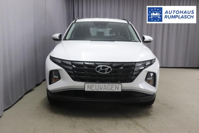 Hyundai Tucson 1.6 T-GDI 6MT 2WD Family MY23 110kW Polar White Sitzpolsterung in Stoff Schwarz