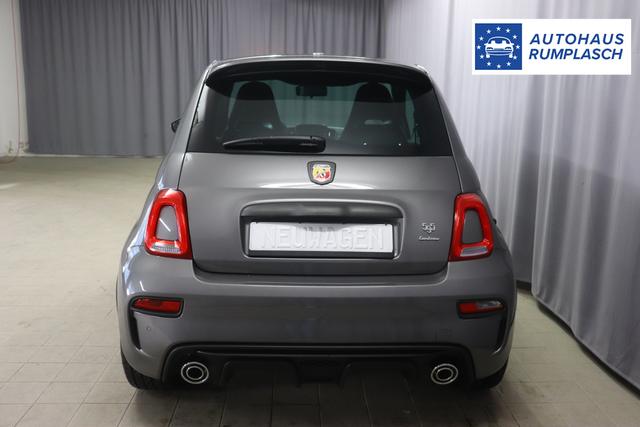 595 & 695 MY23 595 1.4 T-Jet 121 kW (165 PS) MT 695 - Record Grau 557 - Integral-Sportsitze Leder Schwarz "3L3 Komfort-Paket: Bi-Xenon Scheinwerfer, Beats® Audio Soundsystem 3L4 Tech-Paket 5DP Record Grau 9SV, Gutschrift Mopar BMC Sportluftfilter und Tankdeckel aus Aluminium A67 Linea Turismo"