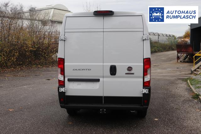 Fiat Professional Ducato series 9 35 L4H2 Kawa verblecht 140 MJT Euro-6D-Final MT 549 - Ducato Weiß "076 Sitzbezug Schwarz mit Ducato-Logo auf Kopfstütze" "502 Beifahrerairbag für Beifahrerdoppelsitz 5W3 Paket ""Techno Nav"" 5W6 Paket ""Visibility"" 5YJ Paket ""City"" 619 Heckflügeltüren 260 Grad Öffnung (Bei Auswahl Opt. 619 i.V.m. 519.muss Opt. 029 mitbestellt werd 6JA Starre Anhängerkupplung 835 Ablagefach im Dach (Serie bei Maxi 40 + Doka) 92P Kraftstofftank 75 Liter JKU 230-Volt-Steckdose an der Mittelkonsole 077 verstärkte Federn hinten SERIE"