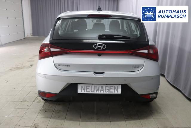 Hyundai i20 1.2 62kW FamilySleek Silver Metallic Stoff Schwarz