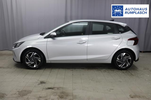 Hyundai i20 1.2 62kW FamilySleek Silver Metallic Stoff Schwarz