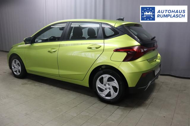 Hyundai i20 Comfort 1.2 58 kW (79 PS) Klimaanlage, Navigationssystem, Radio mit DAB, Apple CarPlay & Android Auto, Rückfahrkamera, Einparkhilfe hinten, Lichtsensor, Spurhalteassistent, Fernlichtassistent, Verkehrszeichenassistent uvm. 