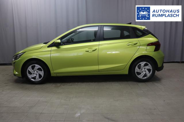 Hyundai i20 Comfort 1.2 58 kW (79 PS) Klimaanlage, Navigationssystem, Radio mit DAB, Apple CarPlay & Android Auto, Rückfahrkamera, Einparkhilfe hinten, Lichtsensor, Spurhalteassistent, Fernlichtassistent, Verkehrszeichenassistent uvm. 
