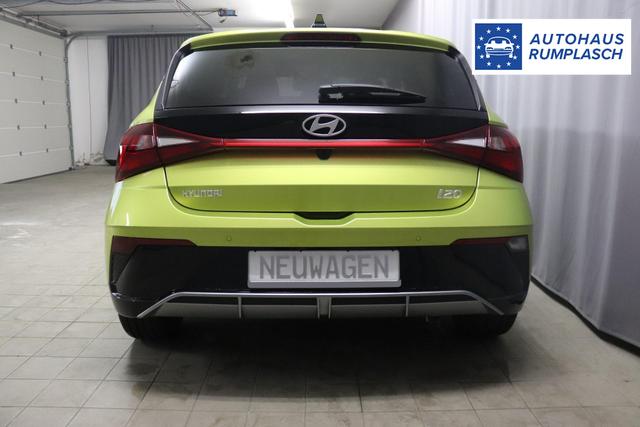 Hyundai i20 Family 1.0 T-GDI 73 kW (100 PS) Navigationssystem, Klimaautomatik, Sitzheizung, Lenkradheizung, Radio mit DAB, Apple CarPlay & Android Auto, R&uuml;ckfahrkamera, Einparkhilfe hinten, Lichtsensor, Spurassistent, Fernlichtassistent, Verkehrszeichenassistent uvm. 