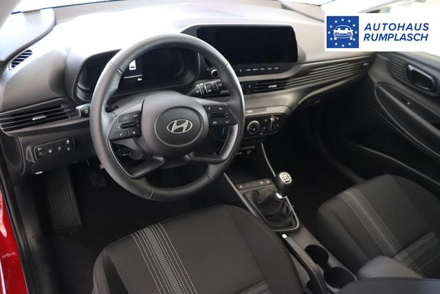 Hyundai i20 (BC3) GO 1.2 MPI b5bg1 MY2025 Dragon Red, Beispielbilder, ggf. teilweise mit Sonderausstattung