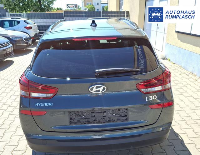 Hyundai / i30 / Gr&uuml;n / Family / / , Beispielbilder, ggf. teilweise mit Sonderausstattung