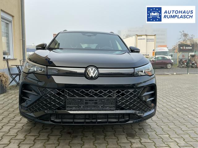 Volkswagen / Tiguan / Schwarz / R-Line / Deep Black Perleffekt / , Beispielbilder, ggf. teilweise mit Sonderausstattung