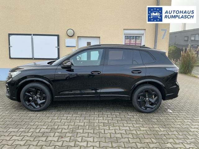 Volkswagen / Tiguan / Schwarz / R-Line / Deep Black Perleffekt / , Beispielbilder, ggf. teilweise mit Sonderausstattung