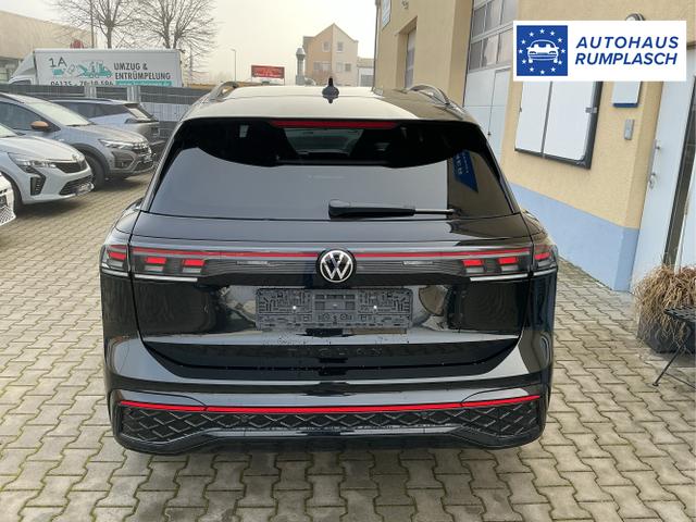 Volkswagen / Tiguan / Schwarz / R-Line / Deep Black Perleffekt / , Beispielbilder, ggf. teilweise mit Sonderausstattung
