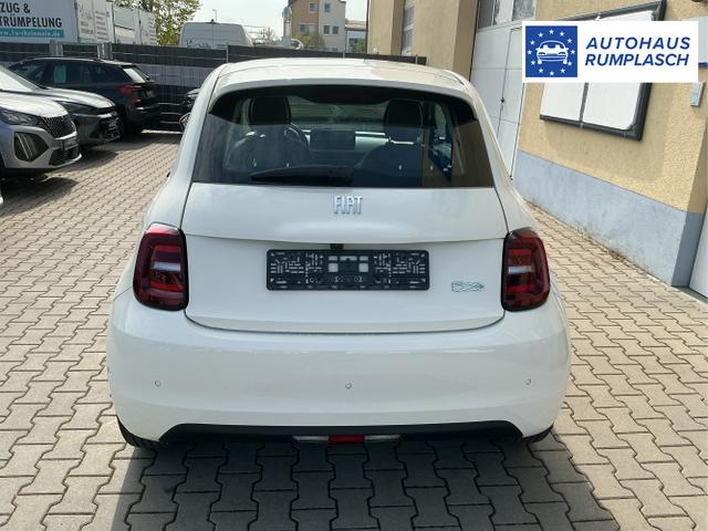 Fiat / 500e / Wei&szlig; / La Prima / Arktis Wei&szlig; / , Beispielbilder, ggf. teilweise mit Sonderausstattung