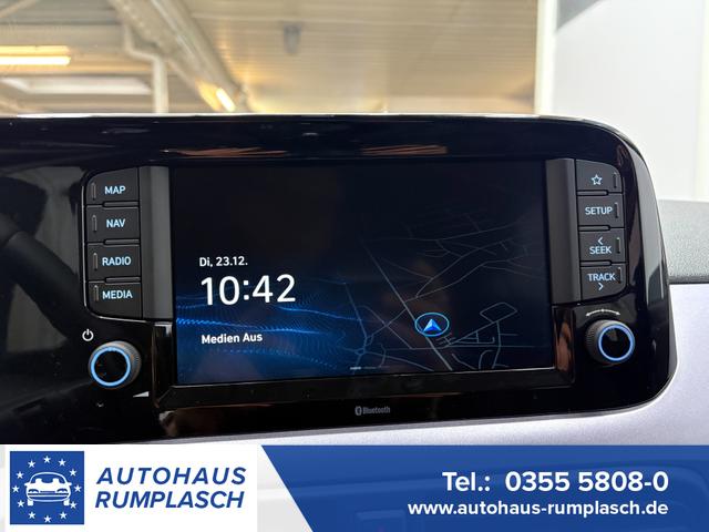 Hyundai i10 - PREMIUM AUT SHZ KLIMAAUTOMATIK AMBIENTE ALU RFK PDC NAVI