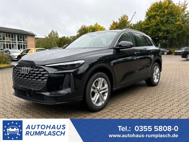 Audi Q5 - Basis quattro+AHK+ACC+RFK+19"ALU+NAVI