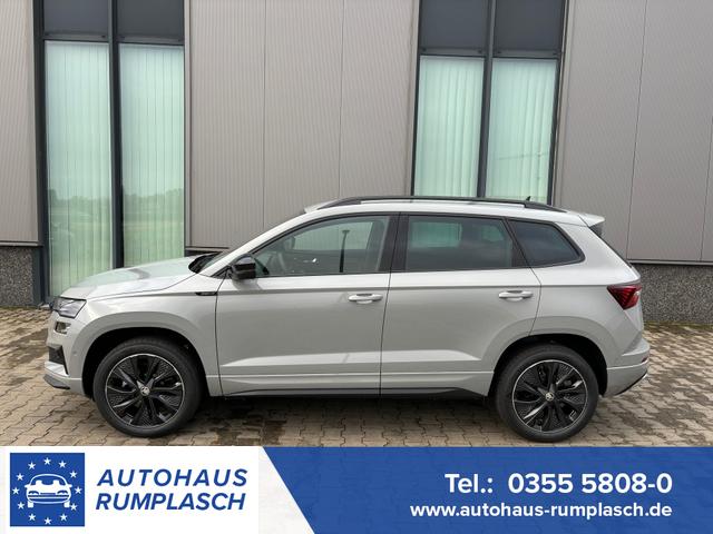 Skoda Karoq - Top Selection 1.5 TSI 150PS, 17" Alu, ACC/Tempomat, Parksensoren vorn/hinten, Rückfahrkamera, KESSY, Elektrische Heckklappe, Sitzheizung vorn u. hinten, Frontscheibe beheizt, Dachreling silber, Virtual Cockpit 10"
