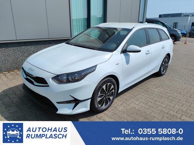 Kia Ceed Sportswagon - Spin 1.5 T-GDI 140PS 6-Gang, Weiß, 16" Alufelgen, Klimaanlage, Winter-Paket, Navigationssystem 10,25", Parksensoren hinten, Rückfahrkamera, Tempomat, Dachreling, Beheiztes Lederlenkrad, ZV mit Fernbedienung, Reserve-Notrad
