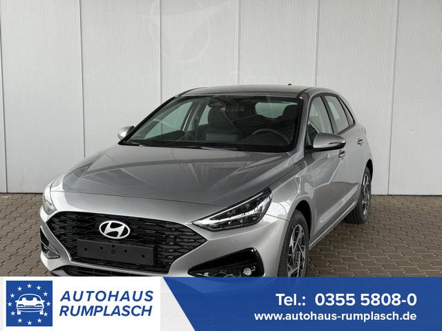 Hyundai i30 - GO 1.5 DPI 97 PS 6MT / Navi PDC V. & H. m. Kamera Sitz Lenkr.Heiz./ LED ALU16 Tempom.