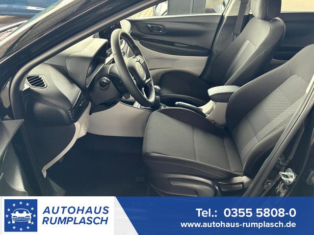 Hyundai i20 - Pure 1.2 MPI / Navi PDC Hinten + Kamera Abgedunkelte Scheiben Tempomat Alu 16"
