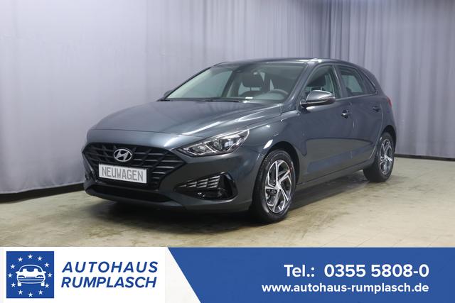 Hyundai i30 - Comfort 1.0 T-GDi 7DCT FL, DCT Automatikgetriebe, Klimaanlage, Sitzheizung, Lederlenkrad, Radio DAB, Freisprecheinrichtung, Lichtsensor, Tempomat, Einparkhilfe hinten, Nebelscheinwerfer, 16 Zoll Leichtmetallfelgen, uvm.