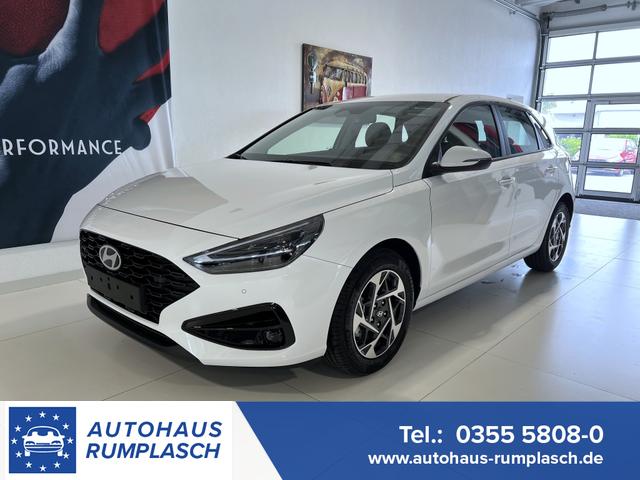 Hyundai i30 - GO 1.0 T-GDI 73 kW (100 PS) 2-Zonen-Klimaautomatik, Einparkhilfe vorne und hinten, Rückfahrkamera, LED-Scheinwerfer, Sitzheizung, Lenkradheizung, Navigationssystem, Radio mit DAB, Apple CarPlay, Android Auto, 16 Zoll Leichtmetallfelgen, uvm.