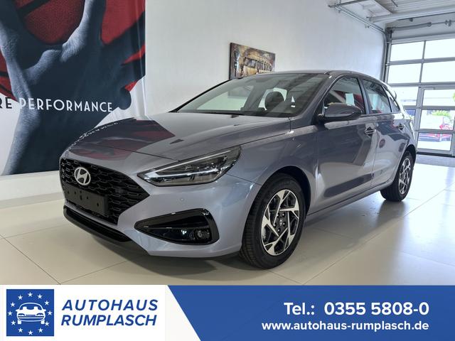 Hyundai i30 - GO 1.0 T-GDI 73 kW (100 PS) 2-Zonen-Klimaautomatik, Einparkhilfe vorne und hinten, Rückfahrkamera, LED-Scheinwerfer, Sitzheizung, Lenkradheizung, Navigationssystem, Radio mit DAB, Apple CarPlay, Android Auto, 16 Zoll Leichtmetallfelgen, uvm.