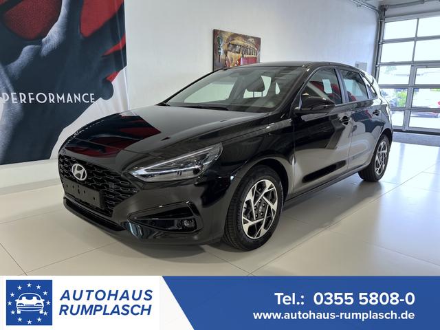 Hyundai i30 - GO 1.0 T-GDI 73 kW (100 PS) Toter-Winkel-Assistent, 2-Zonen-Klimaautomatik, PDC vorne und hinten, Rückfahrkamera, LED-Scheinwerfer, Sitzheizung, Lenkradheizung, Navigationssystem, Radio mit DAB, Apple CarPlay, Android Auto, 16 Zoll Leichtmetallfelgen