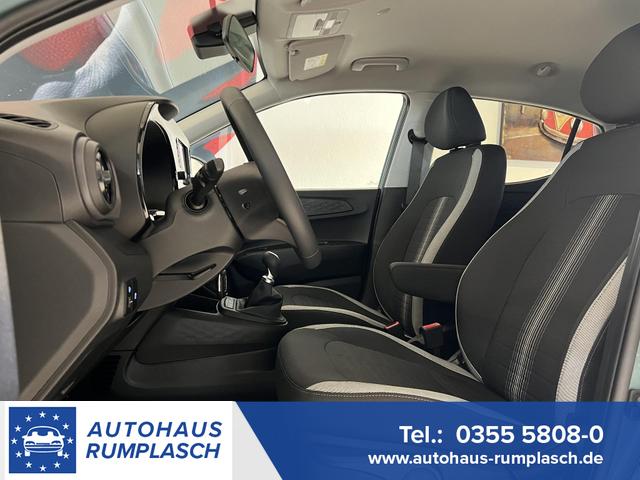 Hyundai i10 - GO+ 1.2 AMT 58 kW (79 PS) Klimaautomatik, Navigationssystem, Apple CarPlay & Android Auto, Sitzheizung, Lenkradheizung, Einparkhilfe hinten, R&uuml;ckfahrkamera, Privacy Glass, 15" Leichtmetallfelgen, uvm.