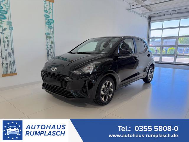 Hyundai i10 - GO+ 1.2 MT 58 kW (79 PS) Klimaautomatik, Navigationssystem, Apple CarPlay & Android Auto, Sitzheizung, Lenkradheizung, Einparkhilfe hinten, R&uuml;ckfahrkamera, Privacy Glass, 15" Leichtmetallfelgen, uvm.