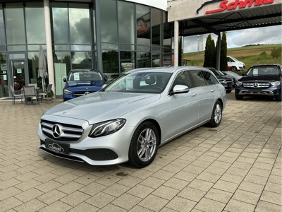 360° Außenansicht Mercedes-Benz E-Klasse T-Modell      E 220 d Avantgarde, Fahrassistenz-Pak., Kamera, Navi, 8 fach Bereifung, Totwinkel,  