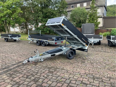 360° Außenansicht Anhänger Heckkipper      Saris K1 256 150 1500 1 - 256x150x35 cm 1.500kg E-Pumpe, 35cm Wände, Black Edition  