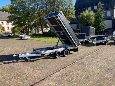 360° Außenansicht Anhänger Dreiseitenkipper      Saris K3 306 170 2700 2 - 306x170x35 cm 2.700kg Black Edition, E-Pumpe, Nothandpumpe 35cm Wände  