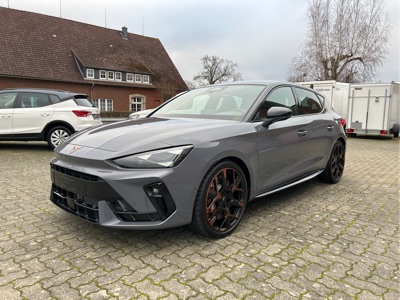 360° Außenansicht Cupra Leon      VZ Extreme 2.0 TSI DSG 4Drive / Pano  
