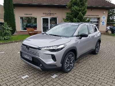 360° Außenansicht Toyota Corolla Cross      Style Teamplayer Hybrid 2,0-l-VVT-i Systemleistung 131 kW (178 PS) Neues Modell  