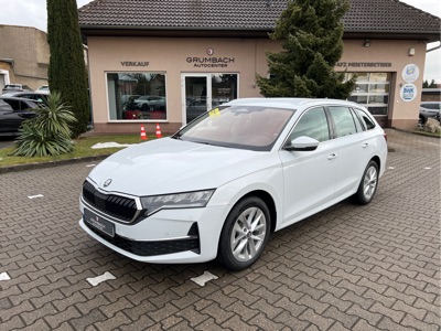360° Außenansicht Skoda Octavia      1.5 eTSI mHEV DSG7 SelectionPlus ACC el.Heckk. AZV Kamera 3ZonenAC 17ZollRotare TopAusst.  