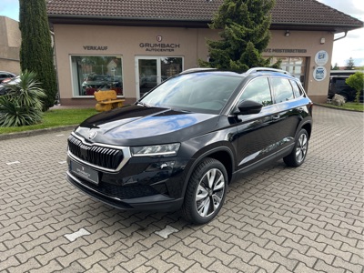 360° Außenansicht Skoda Karoq      Selection Plus 1.5 TSI DSG 150PS/110kW 2026 Park-Paket TravelAssist Sitzh. SideAssist 18Zoll Kamera Lenkr.hzb.  