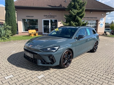 360° Außenansicht Cupra Leon      VZ 2.0TSI 333PS 4Drive DSG Pano AZV Matrix IntelligentDrive Navi Sennheiser Garantie5Jahre 19ZollKupfer  