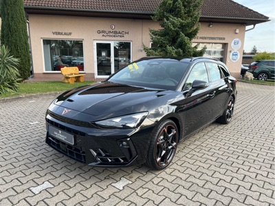360° Außenansicht Cupra Leon      VZ 2.0TSI 333PS 4Drive DSG Pano AZV Matrix IntelligentDrive Navi Sennheiser Garantie5Jahre 19ZollKupfer  