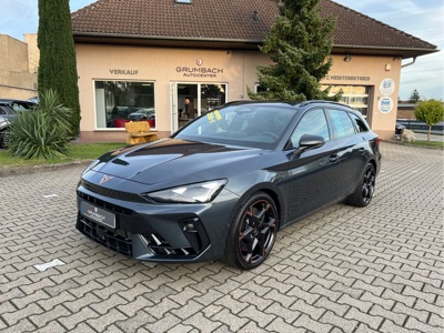 360° Außenansicht CUPRA Leon Sportstourer      VZ 2.0TSI 333PS 4Drive DSG Pano AZV Matrix IntelligentDrive Navi Sennheiser Garantie5Jahre 19ZollKupfer  