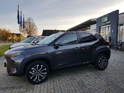 360° Außenansicht Toyota Yaris Cross      1.5 VVT-iE Hybrid HEV Team Deutschland-KLIMAAUTOMATIK-NAVIGATION-ANHÄNGERKUPPLUNG ABNEHMBAR! SMART CONNECT PAKET-WINTER PAKET-17
