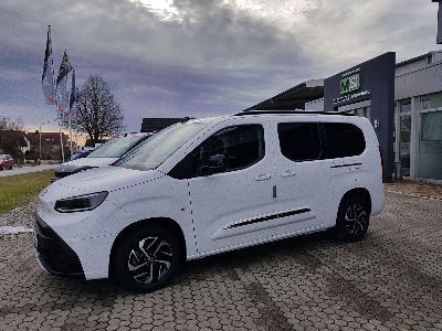 360° Außenansicht Toyota Proace City Verso      L2 Teamplayer 1.2 7-SITZER -ANHÄNGERKUPPLUNG+TEMPOMAT+ACC-RÜCKFAHRKAMERA-KLIMAAUTOMATIK-SITZHEIZUNG-SPURHALTEASSISTENT-BLUETOOTH-SMART KEY SYSTEM-GESCHWINDIGKEITSBEGRENZER-DAB-COMFORT PAKET 2-ABLAGE PAKET... 