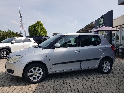 360° Außenansicht Skoda Fabia      II 1.2 Ambiente LIMOUSINE 5-TÜRIG-KLIMA-ALU-ZV-NSW-ELEKTR.FENSTERHEBER-SOMMERREIFEN NEUWERTIG !  