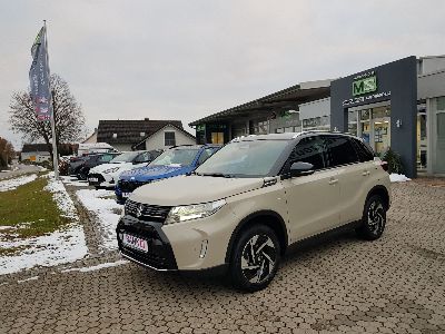 360° Außenansicht Suzuki Vitara      1.4 DITC HYBRID Comfort+ ALLGRIP AUTOMATIK-GETRIEBE! KLIMAAUTOMATIK+NAVIGATION+KAMERA+PDC VORNE / HINTEN +WINTERPAKET+SITZHEIZUNG+TEMPOMAT ACC+TOTE WINKEL+LED  
