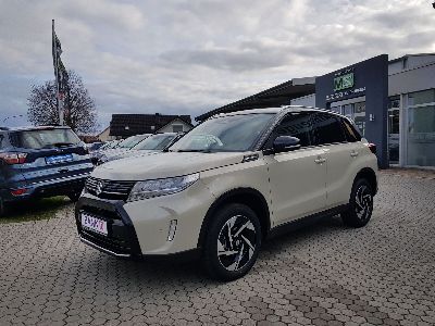 360° Außenansicht Suzuki Vitara      1.4 DITC HYBRID Comfort+ ALLGRIP AUTOMATIK-GETRIEBE! KLIMAAUTOMATIK+NAVIGATION+KAMERA+PDC VORNE / HINTEN +WINTERPAKET+SITZHEIZUNG+TEMPOMAT ACC+TOTE WINKEL+LED  