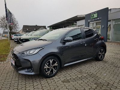 360° Außenansicht Toyota Yaris      1.5 Dual-VVT-iE HYBRID Teamplayer Multidrive Automatik 5-TÜRIG+KLIMAAUTOMATIK+LED-SCHEINWERFER+KAMERA+TEMPOMAT ACC+SITZHEIZUNG+ALU 16