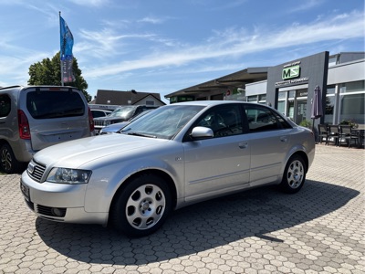 360° Außenansicht Audi A4 Limousine      1.6 75 kW + KLIMAAUTOMATIK+SITZHEIZUNG+TEMPOMAT+AUDIO CONCERT CD+ALU+MITTELARMLEHNE+TÜV NEU !  