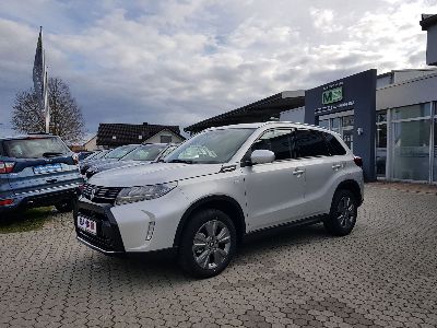 360° Außenansicht Suzuki Vitara      1.4 DITC HYBRID Comfort ALLGRIP AUTOMATIK-GETRIEBE! KLIMAAUTOMATIK+NAVIGATION+KAMERA+PDC VORNE / HINTEN +WINTERPAKET+SITZHEIZUNG+TEMPOMAT ACC+TOTE WINKEL+LED  