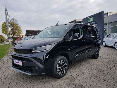 360° Außenansicht Toyota Proace City Verso      L2 Teamplayer 1.2 7-SITZER -TEMPOMAT+ACC-RÜCKFAHRKAMERA-KLIMAAUTOMATIK-PDC-SITZHEIZUNG-SPURHALTEASSISTENT-BLUETOOTH-SMART KEY SYSTEM-GESCHWINDIGKEITSBEGRENZER-DAB-ABLAGE PAKET... SOFORT VERFÜGBAR !  