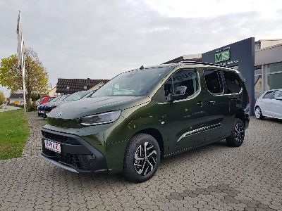 360° Außenansicht Toyota Proace City Verso      L2 Teamplayer 1.2 7-SITZER -TEMPOMAT+ACC-RÜCKFAHRKAMERA-KLIMAAUTOMATIK-PDC-SITZHEIZUNG-SPURHALTEASSISTENT-BLUETOOTH-SMART KEY SYSTEM-GESCHWINDIGKEITSBEGRENZER-DAB-ABLAGE PAKET... SOFORT VERFÜGBAR !  