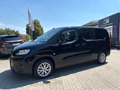 360° Außenansicht Fiat Doblò      1.5 Blue HDi L2 Kombi 7-SITZER LANGER RADSTAND! AUTOMATIK-GETRIEBE ! + ANHÄNGERKUPPLUNG 2x SCHIEBETÜREN NAVIGATION KOMFORT / TECH-PAKET TOTE-WINKEL-ASSIST KLIMAAUTOMATIK WINTERPAKET +LENKRADHEIZUNG+BEHEIZB. FRONTSCHEIBE +PDC VO+HI+KAMERA  