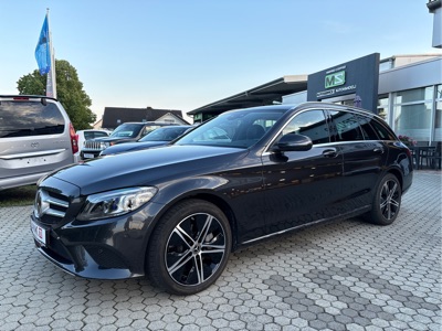 360° Außenansicht Mercedes-Benz C-Klasse T-Modell      C 300 e T Avantgarde Plugin Hybrid ! AUTOMATIK 9-Stufen + Anhängerkupplung schwenkbar+Business Plus+Avantgarde Interieur+Fahrassistenz-Paket High-End+Park-Paket Advanced+Navigation+Multibeam LED+Agility Control  