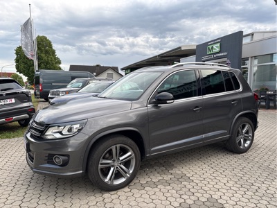 360° Außenansicht Volkswagen Tiguan      2.0 TDI BMT CityScape 4Motion ALLRAD 7-GANG DSG AUTOMATIK R-LINE + ANHÄNGERKUPPLUNG SCHWENKBAR NAVIGATION TEMPOMAT PANORAMA-SCHIEBEDACH KLIMAAUTOMATIK ALU 18
